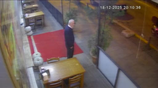 Eyüpsultan’da İETT şoförü bisikletliye çarptı: O anlar kamerada