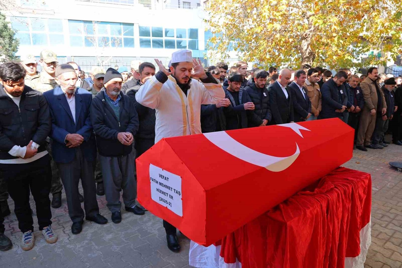 FATİH MEHMET TAŞ İÇİN ONİKİŞUBAT İLÇESİ SAÇAKLIZADE MAHALLESİ'NDEKİ SAÇAKLIZADE CAMİİNDE CENAZE...