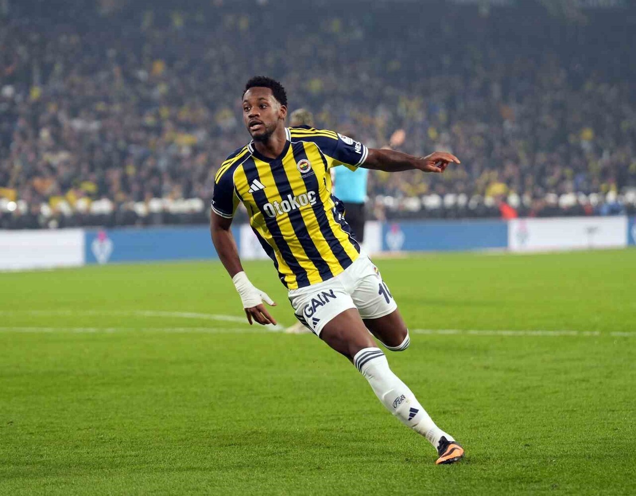 FENERBAHÇE’NİN KOLOMBİYALI FORVETİ JHON DURAN, GALATASARAY MAÇINDA ATTIĞI GOLLE BU SEZON 2. GOLÜNÜ...