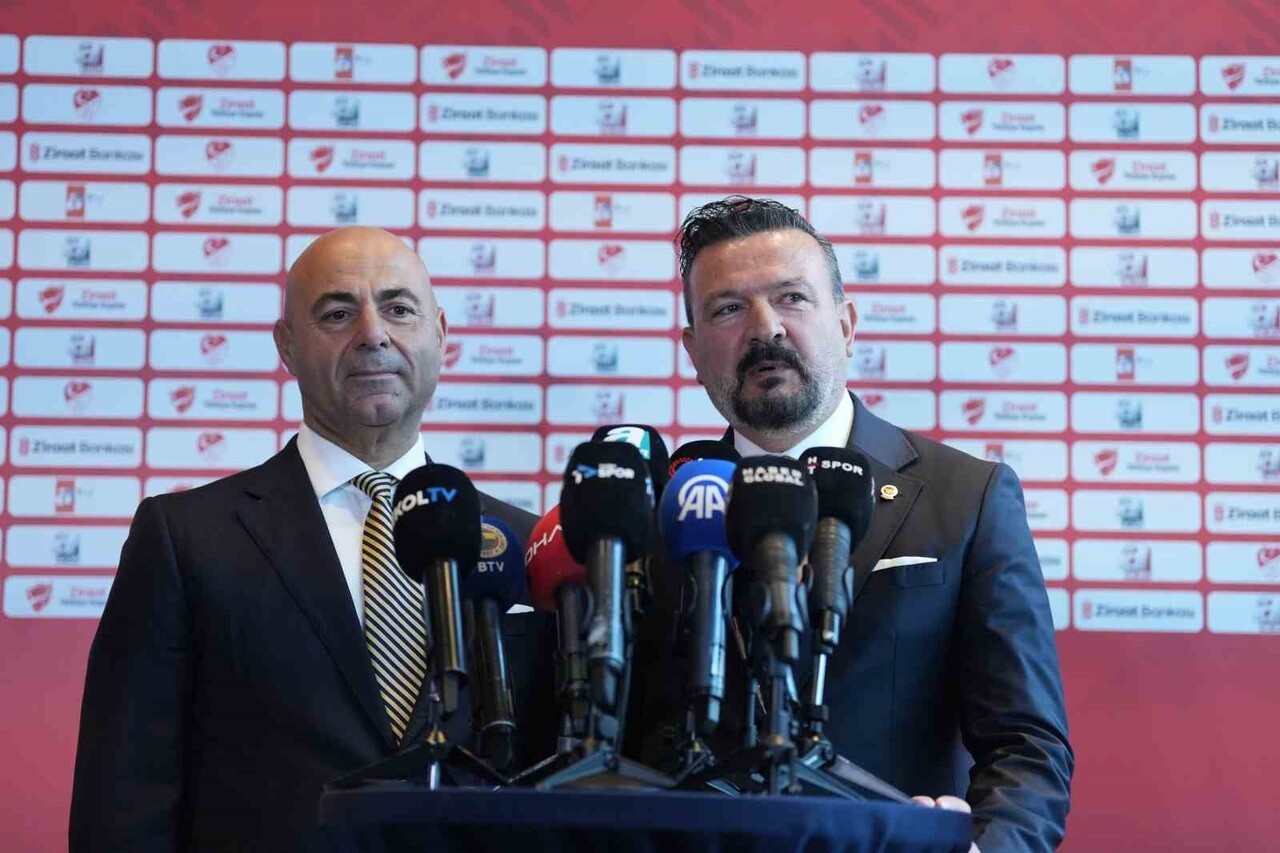 FENERBAHÇE YÖNETİM KURULU ÜYELERİ ERTAN TORUNOĞULLARI İLE TANER SÖNMEZER DE BASIN MENSUPLARINA...