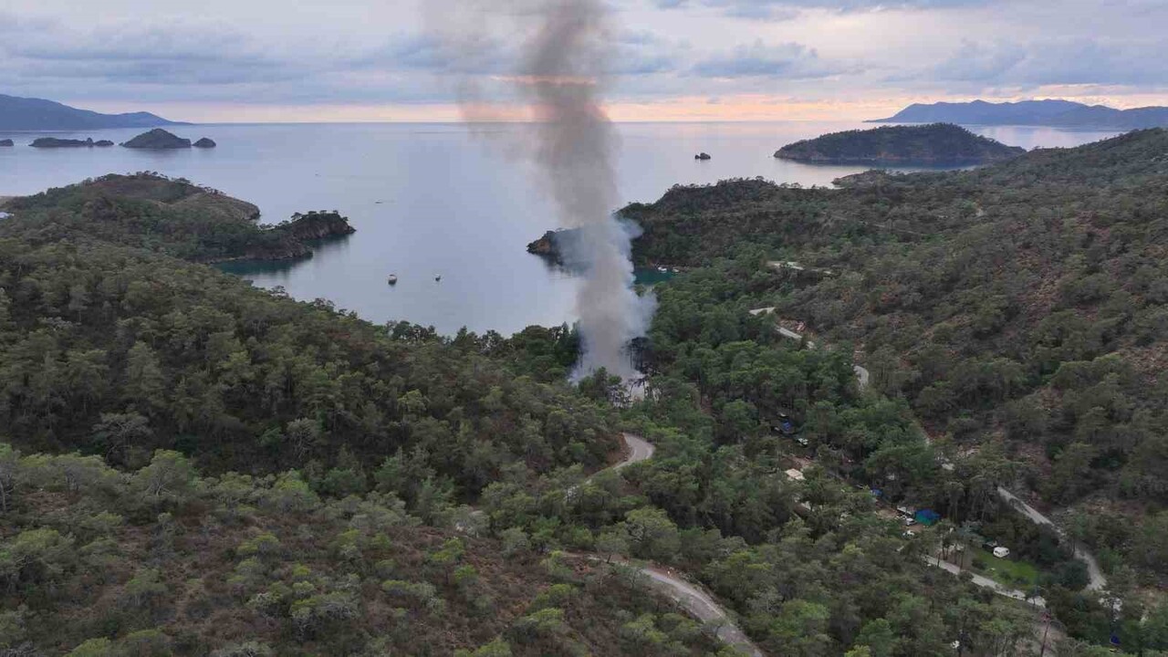 FETHİYE’DE ONLARCA KARAVAN VE BUNGALOV KÜLE DÖNDÜ