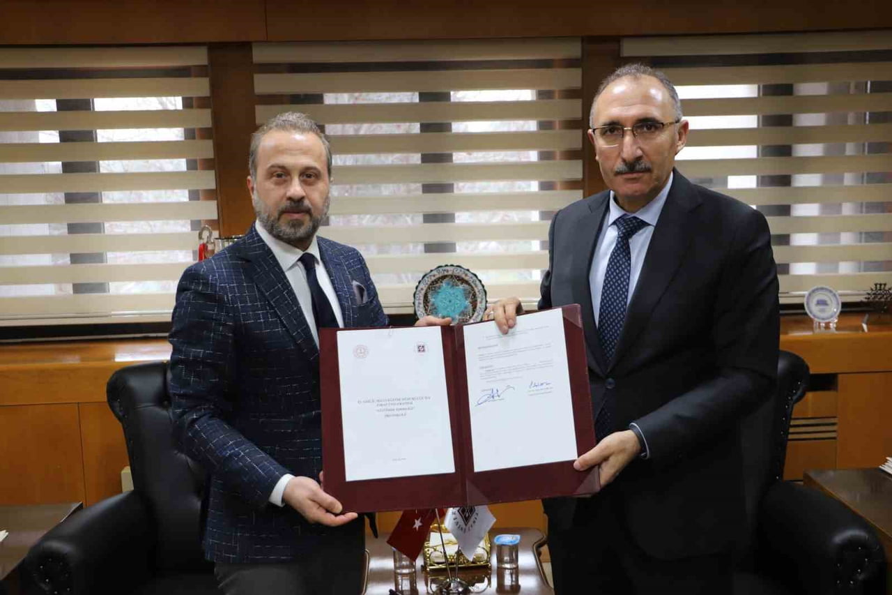 FIRAT ÜNİVERSİTESİ (FÜ) İLE MİLLİ EĞİTİM MÜDÜRLÜĞÜ ARASINDA "EĞİTİMDE İŞBİRLİĞİ" PROTOKOLÜ...