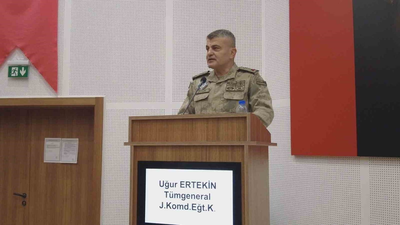 FOÇA JANDARMA KOMANDO EĞİTİM KOMUTANI TÜMGENERAL UĞUR ERTEKİN