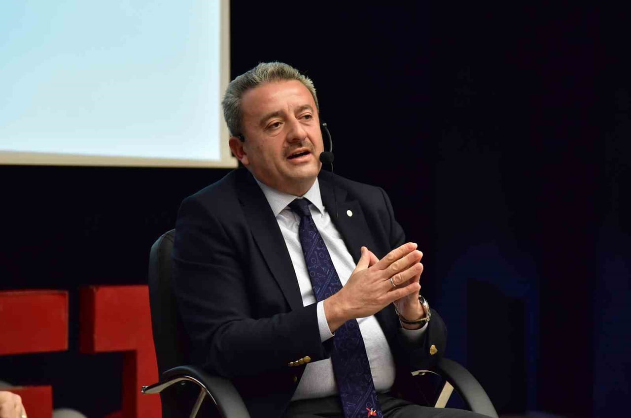 GALATASARAY BAŞKAN VEKİLİ HATİPOĞLU'NDAN GENÇLERE KARİYER NASİHATİ