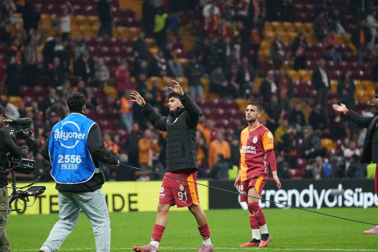 GALATASARAY’DA SAMSUNSPOR MAÇININ ARDINDAN GENÇ FUTBOLCU ARDA ÜNYAY, SARI-KIRMIZILI TARAFTARLARA...