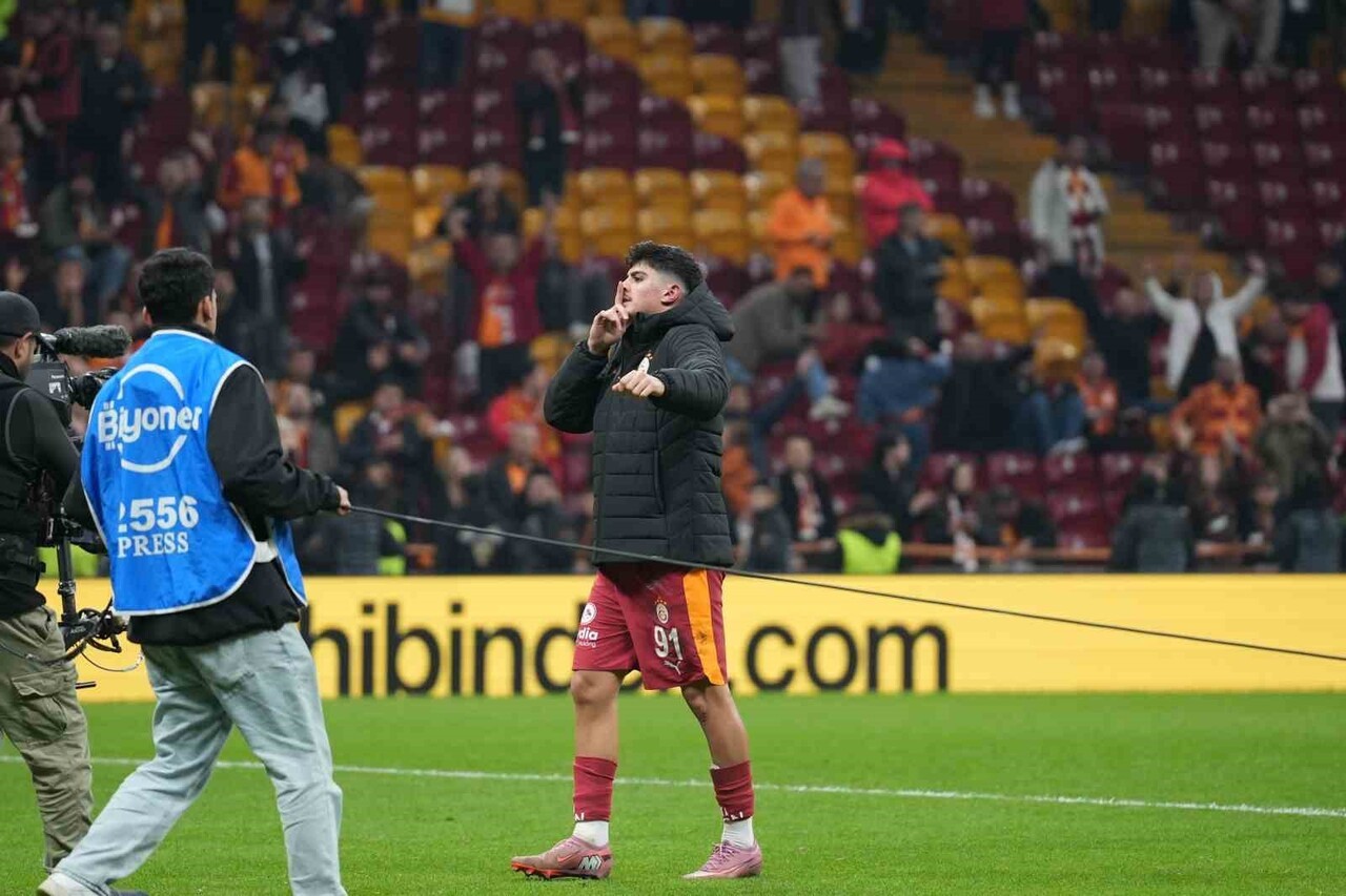 GALATASARAY’DA SAMSUNSPOR MAÇININ ARDINDAN GENÇ FUTBOLCU ARDA ÜNYAY, SARI-KIRMIZILI TARAFTARLARA...