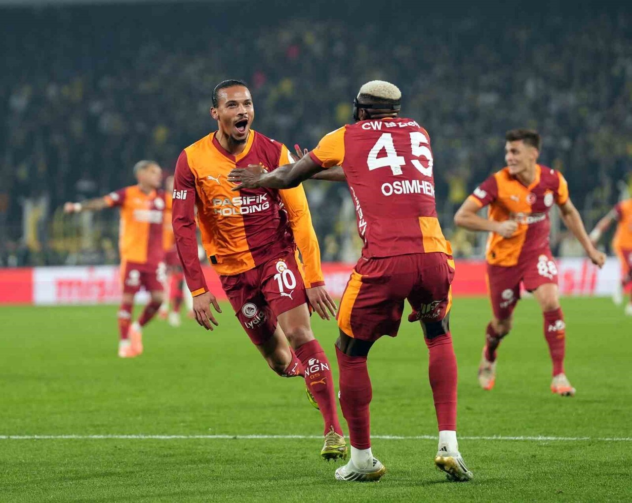 GALATASARAY’IN ALMAN FUTBOLCUSU LEROY SANE, FENERBAHÇE DERBİSİNDE ATTIĞI GOLLE BU SEZONKİ GOL...