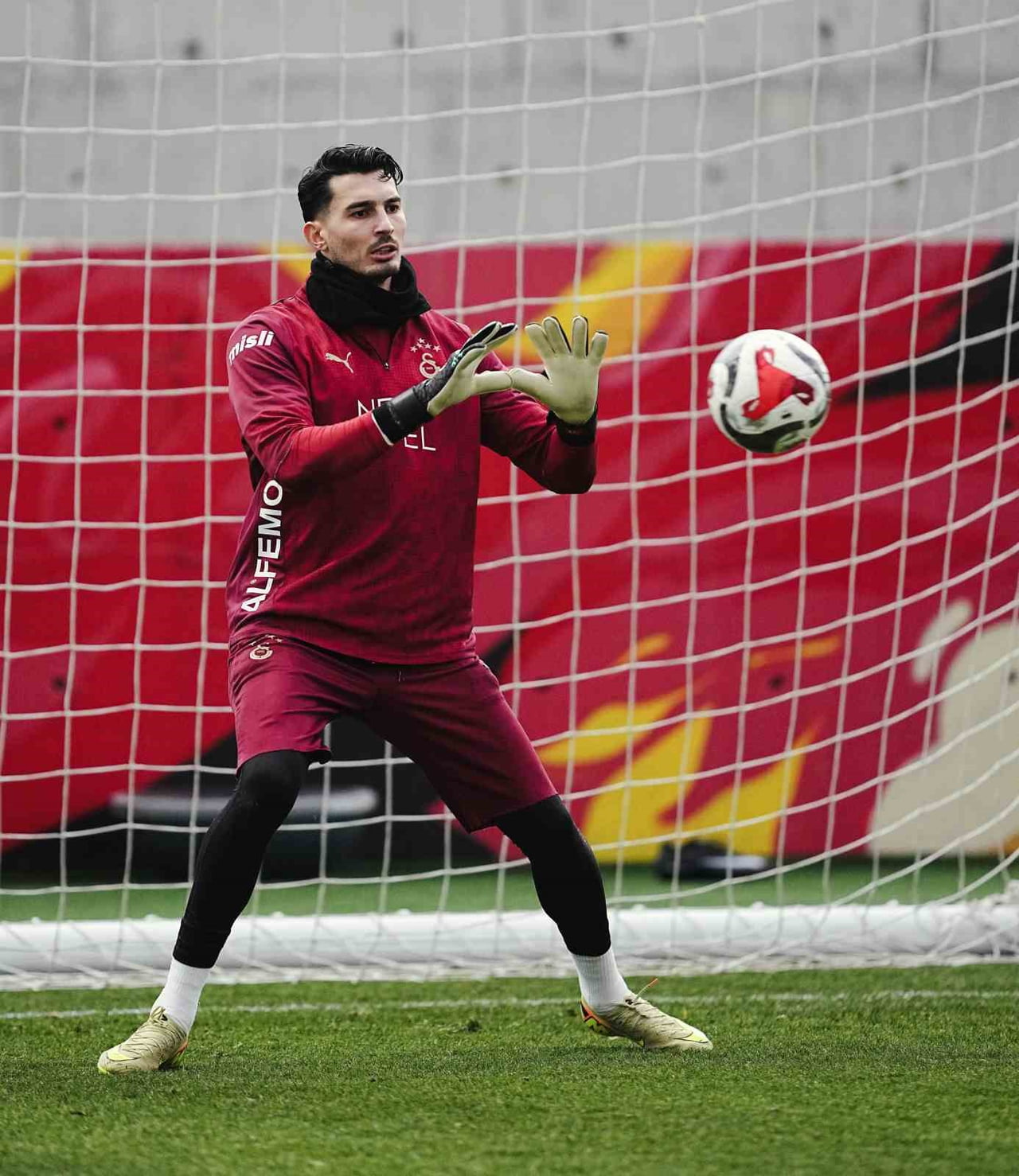 GALATASARAY, TURKCELL SÜPER KUPA YARI FİNALİNDE TRABZONSPOR İLE YAPACAĞI MAÇIN HAZIRLIKLARINI...