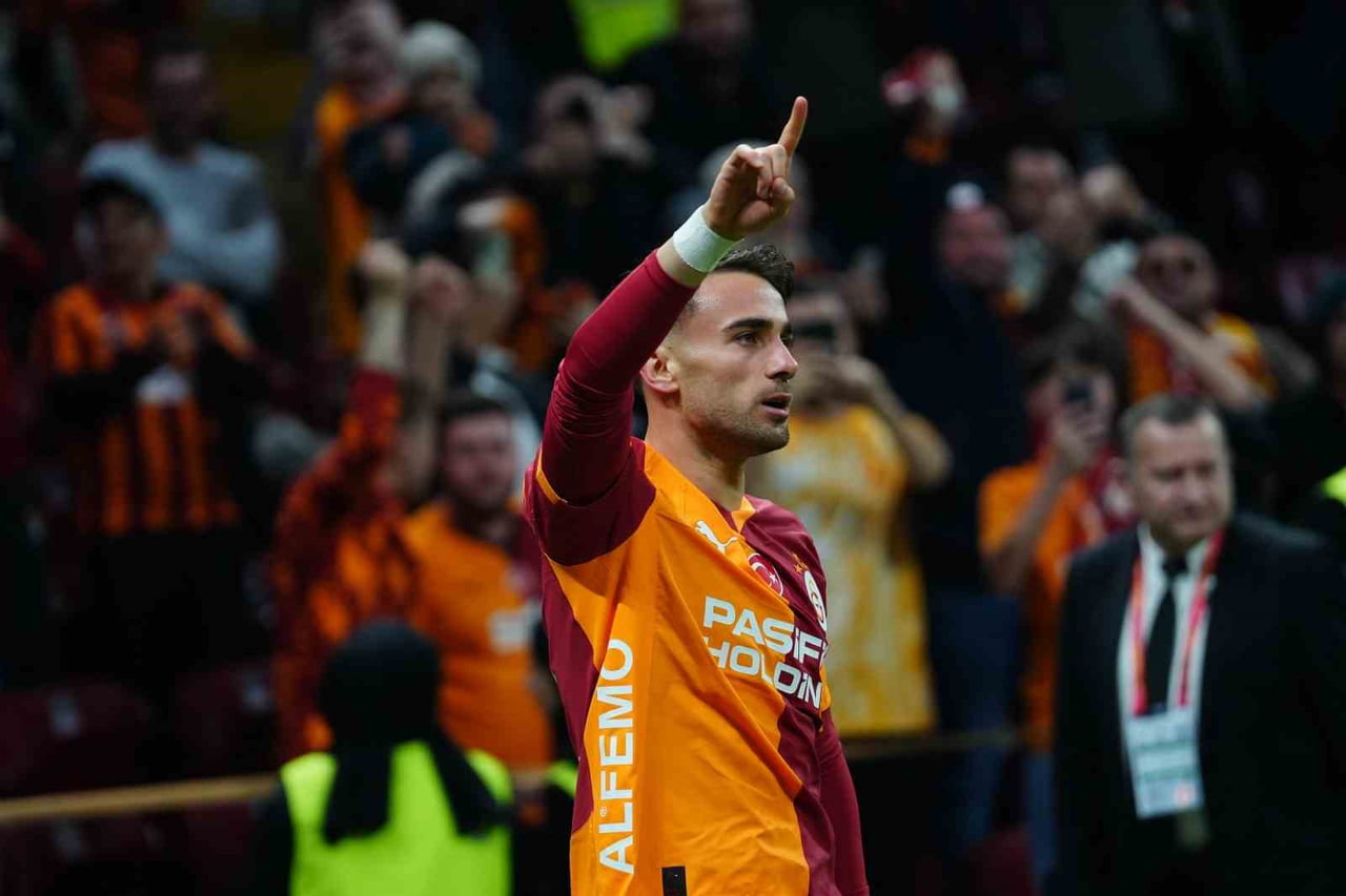 GALATASARAYLI FUTBOLCU YUNUS AKGÜN, KASIMPAŞA MAÇIYLA BU SEZON TRENDYOL SÜPER LİG’DEKİ 3. GOL...