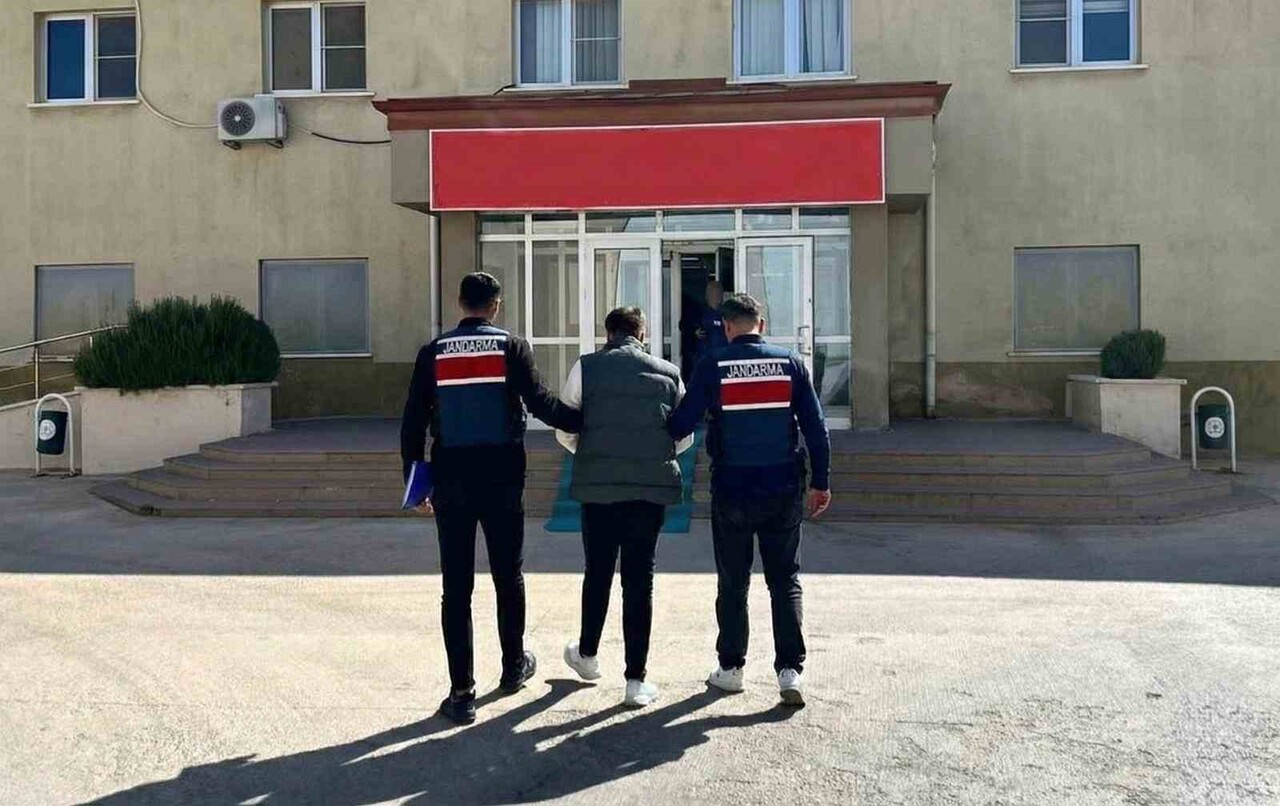 GAZİANTEP'TE 11 YIL HAPİS CEZALARIYLA ARANAN 3 ŞAHSI JANDARMA YAKALADI