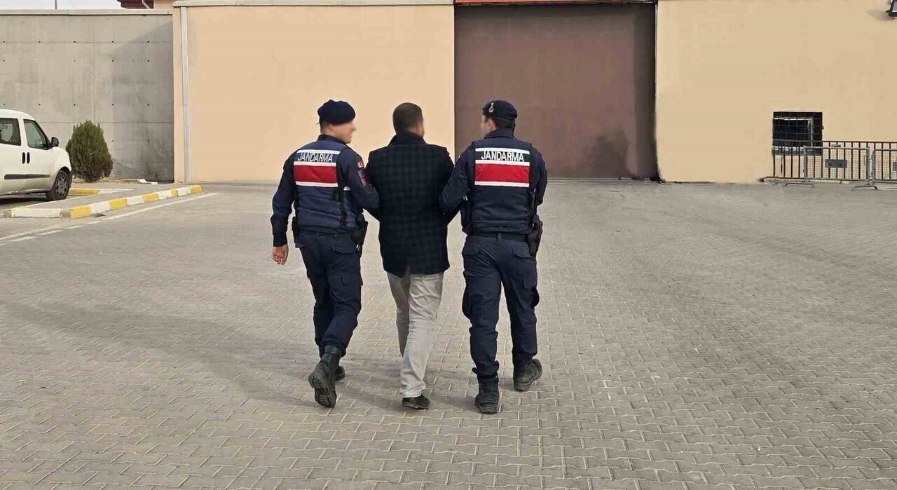 GAZİANTEP'TE ARANAN 3 ŞAHSI JANDARMA YAKALADI