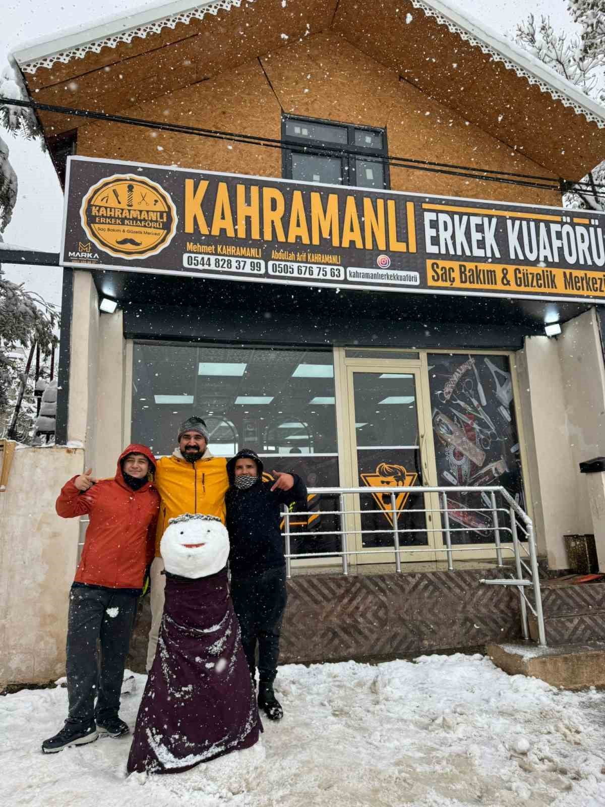 GAZİANTEP'TE ETKİLİ OLAN KAR YAĞIŞI İLGİNÇ GÖRÜNTÜLERE SAHNE OLDU. İSLAHİYE VE NİZİP İLÇESİNDE...