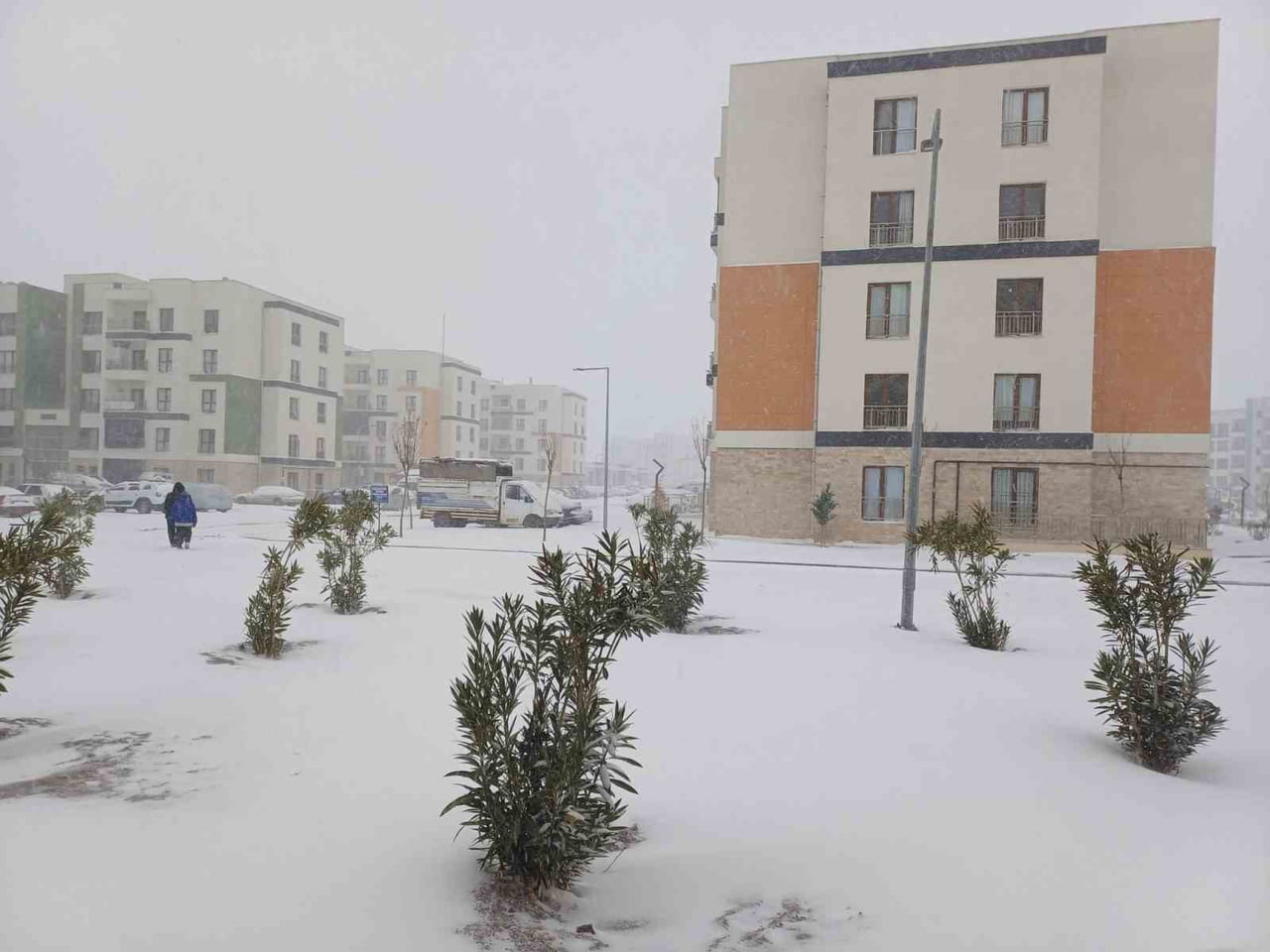 GAZİANTEP’İN ARABAN İLÇESİNDE KURAKLIK KORKUSU YAŞAYAN ÇİFTÇİLER, 2 GÜNDÜR ARALIKLARLA ETKİLİ OLAN...