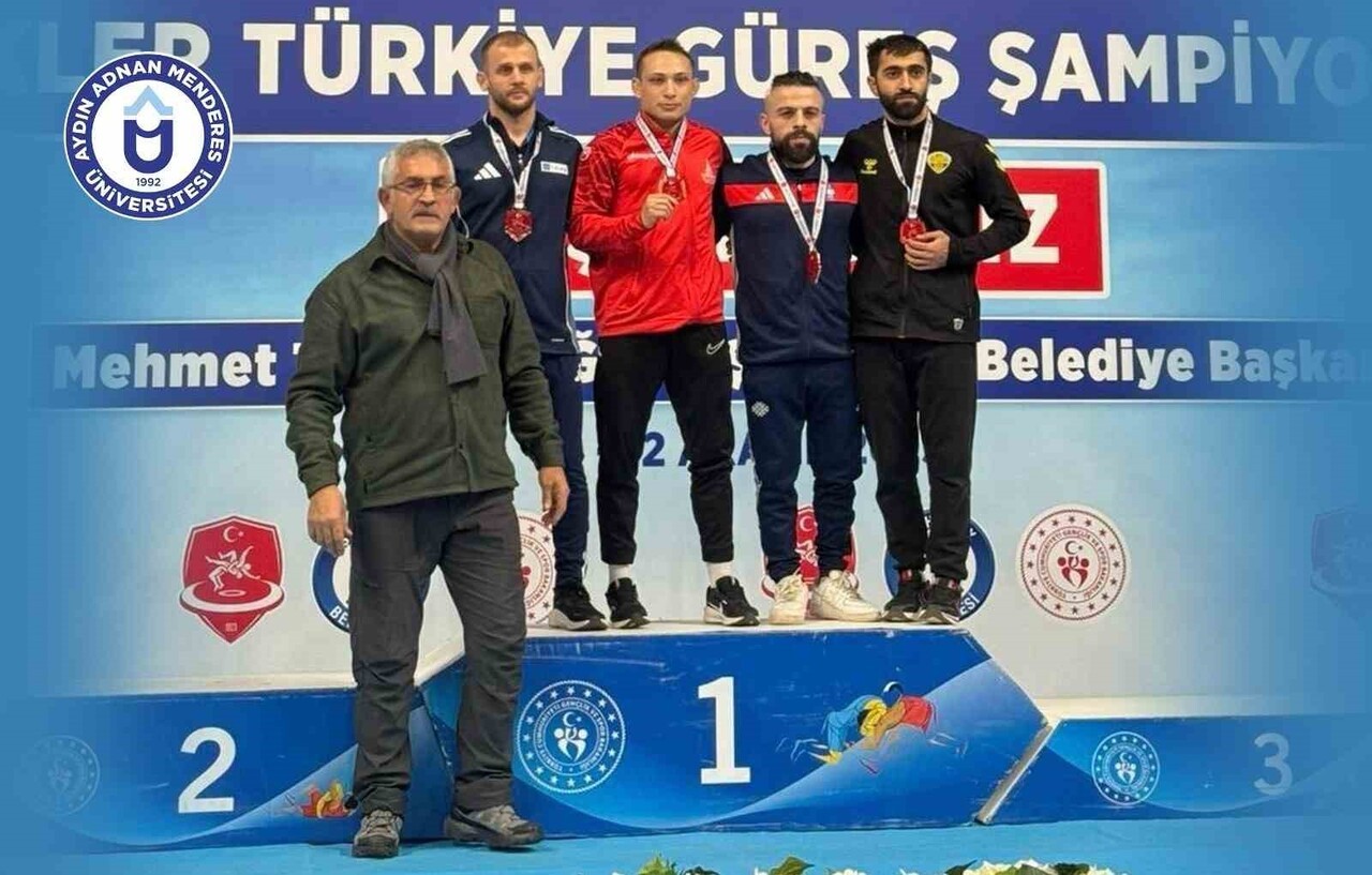 GAZİANTEP’TE DÜZENLENEN BÜYÜKLER TÜRKİYE GÜREŞ ŞAMPİYONASI’NDA MÜCADELE EDEN AYDIN ADNAN MENDERES...