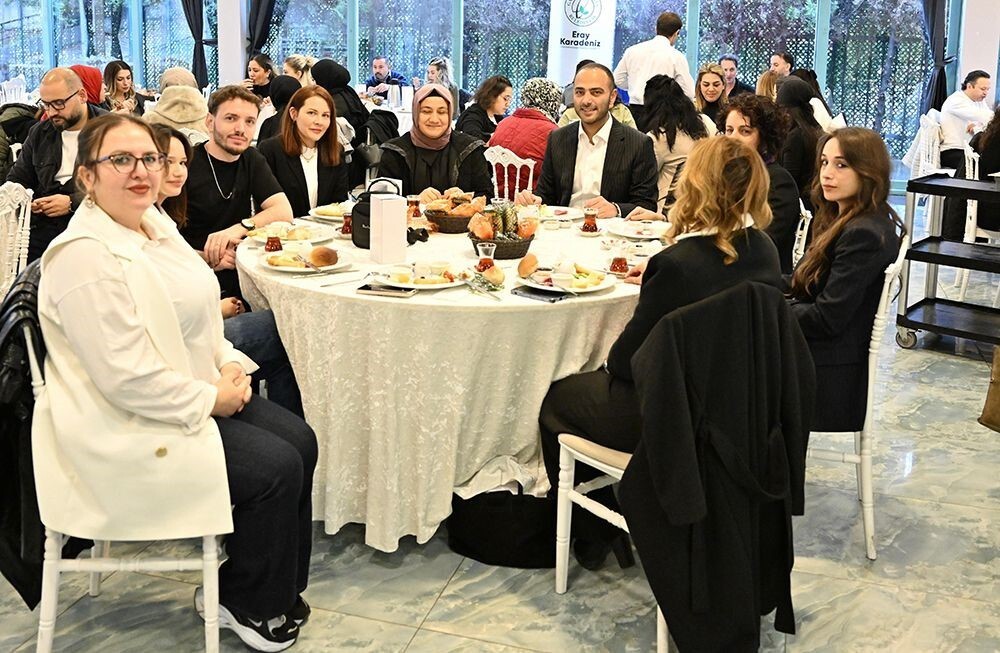 GAZİOSMANPAŞA BELEDİYE BAŞKAN VEKİLİ ERAY KARADENİZ, İLÇEDE FAALİYET GÖSTEREN KUAFÖR VE GÜZELLİK...