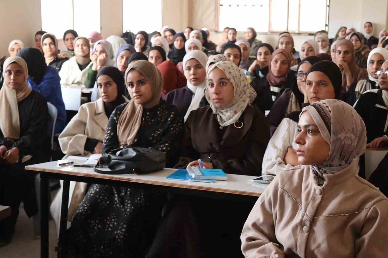 GAZZE ŞERİDİ’NDE VARILAN ATEŞKESİN ARDINDAN GAZZE İSLAM ÜNİVERSİTESİ'NDE İKİ YIL ARADAN SONRA YÜZ...