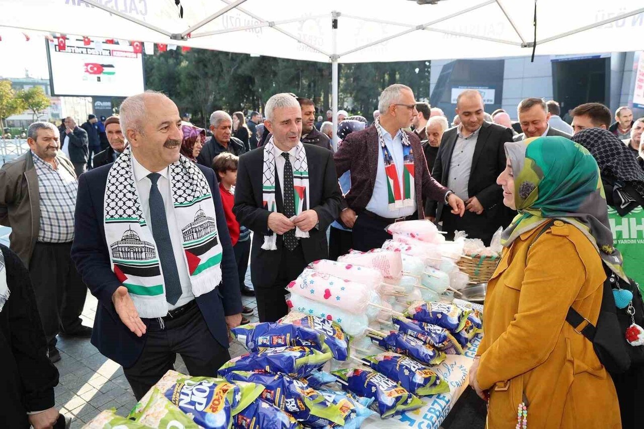GEBZE'DE KADINLAR TARAFINDAN HAZIRLANARAK SATIŞA SUNULAN EL EMEĞİ ÜRÜNLER, YİYECEKLER VE ÇEŞİTLİ...