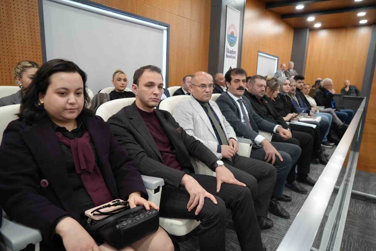 GEÇEN GÜNLERDE İLKADIM İLÇESİNİN KADAMUT MAHALLESİ’NDE 9 KÖPEK BİR ÇÖP KONTEYNERİNDE TELEF OLMUŞ...