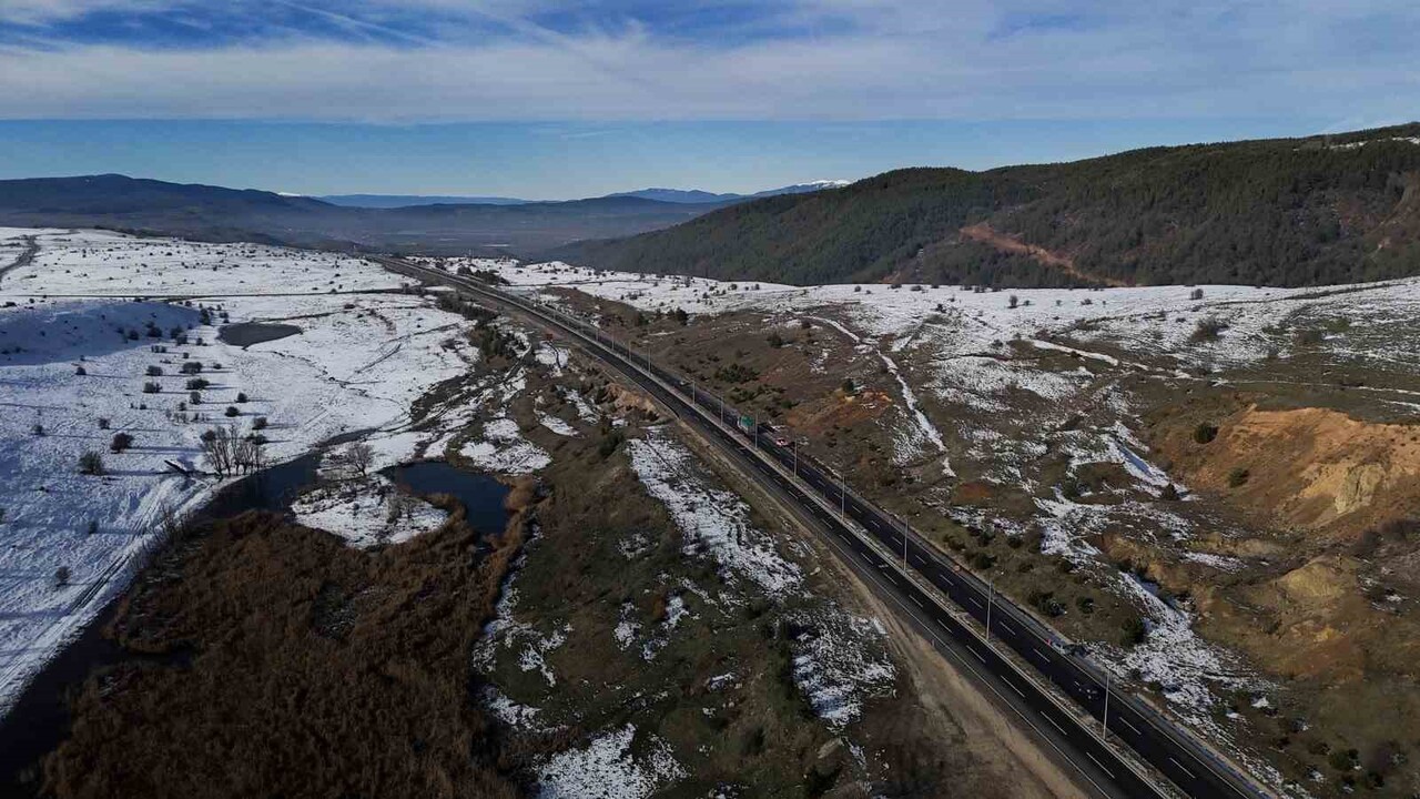 GEÇTİĞİMİZ GÜN ETKİLİ OLAN KAR YAĞIŞI SEBEBİYLE BEYAZA BÜRÜNEN BOLU’NUN GEREDE İLÇESİ...