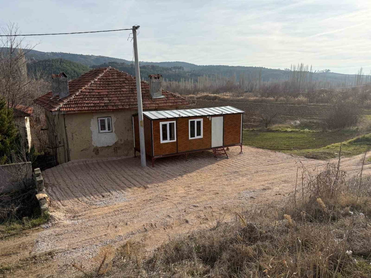 GEDİZ’DE YALNIZ YAŞAYAN YAŞLI ADAM İÇİN YARDIM DAYANIŞMASI