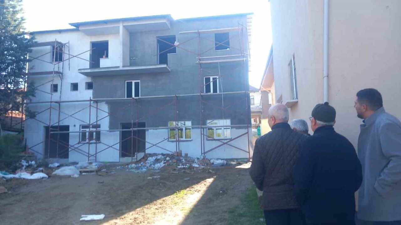 GEDİZ ERDOĞMUŞ MAHALLESİ’NDEN TAKDİRE ŞAYAN DAYANIŞMA: 4 AYDA KÜLLİYE YÜKSELDİ