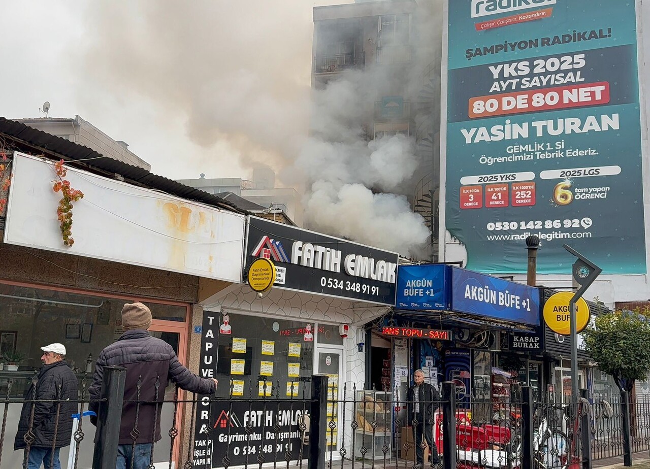 GEMLİK’NİN İLÇESİNDE BİR PİDE İMALATHANESİNDE ÇIKAN YANGIN, KISA SÜRELİ PANİĞE NEDEN...