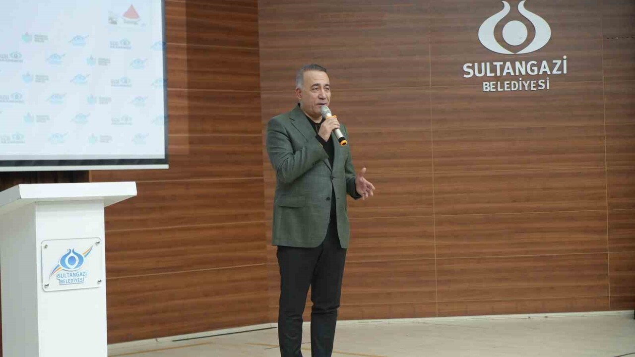 GENÇ YAZAR ADAYLARINA SERTİFİKALARI TAKDİM EDİLDİĞİ TÖRENDE KONUŞAN SULTANGAZİ BELEDİYE BAŞKANI...