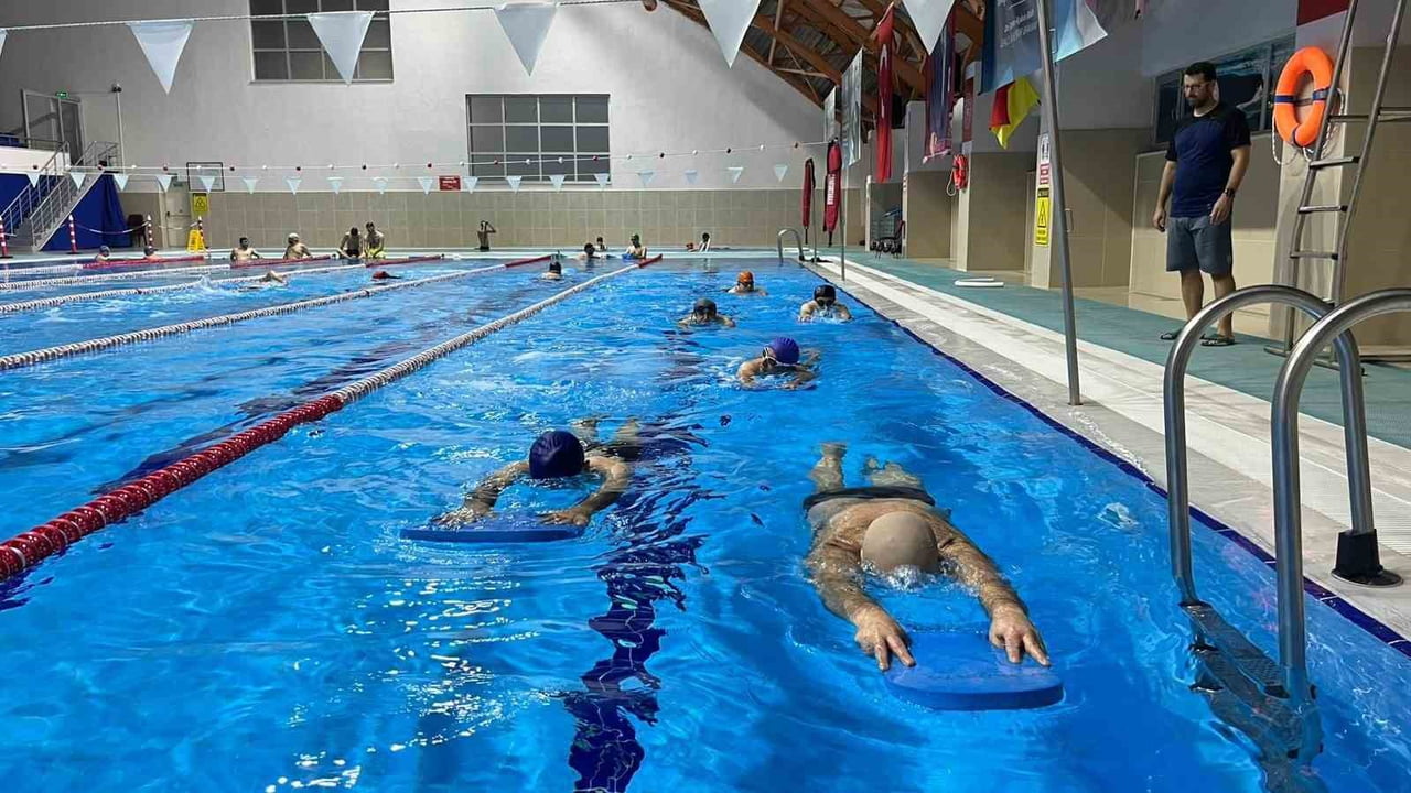 GENÇLİK VE SPOR BAKANLIĞI TARAFINDAN YÜRÜTÜLEN ‘YÜZME BİLMEYEN KALMASIN’ PROJESİ ÇERÇEVESİNDE...
