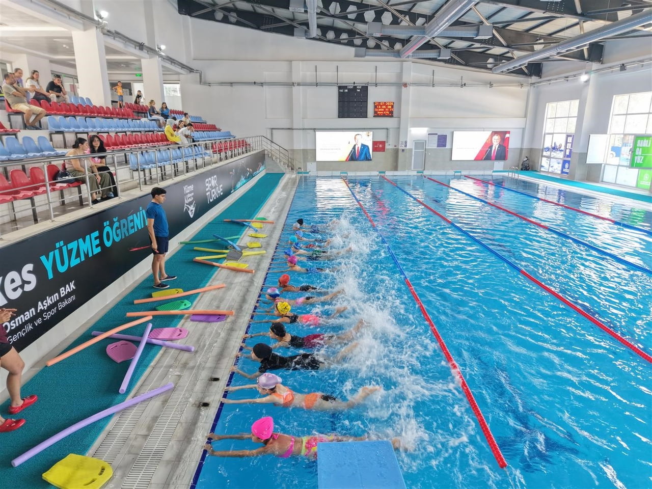 GENÇLİK VE SPOR BAKANLIĞI TARAFINDAN YÜRÜTÜLEN ‘YÜZME BİLMEYEN KALMASIN’ PROJESİ ÇERÇEVESİNDE...