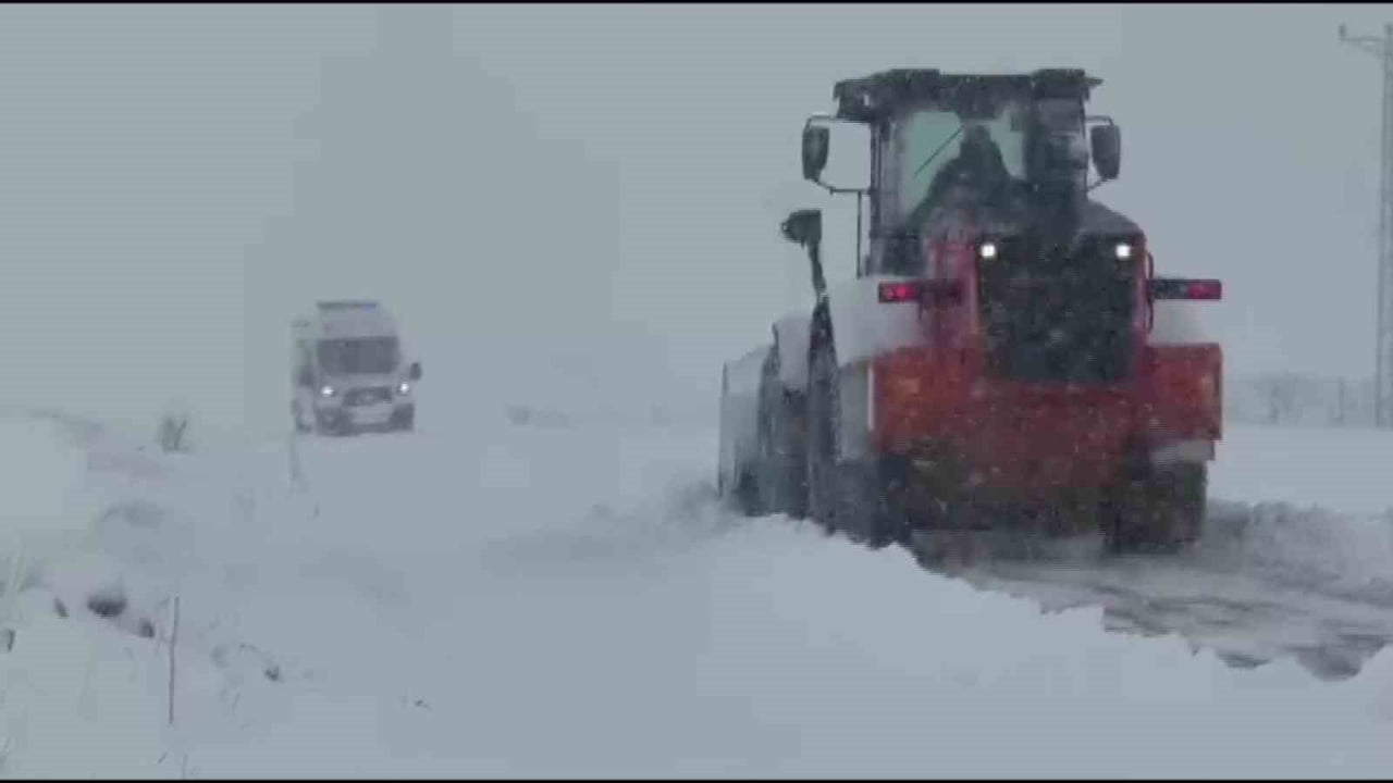 GERCÜŞ’TE KARDAN KAPANAN 45 KÖY YOLU ULAŞIMA AÇILDI