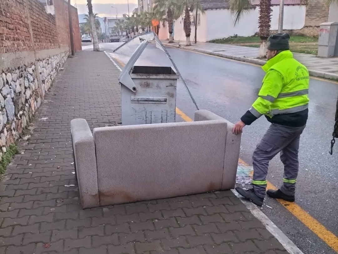GERMENCİK BELEDİYE BAŞKANI BURAK ZENCİRCİ, İLÇENİN DÖRT BİR YANINDA SÜREN TEMİZLİK VE DÜZENLEME...