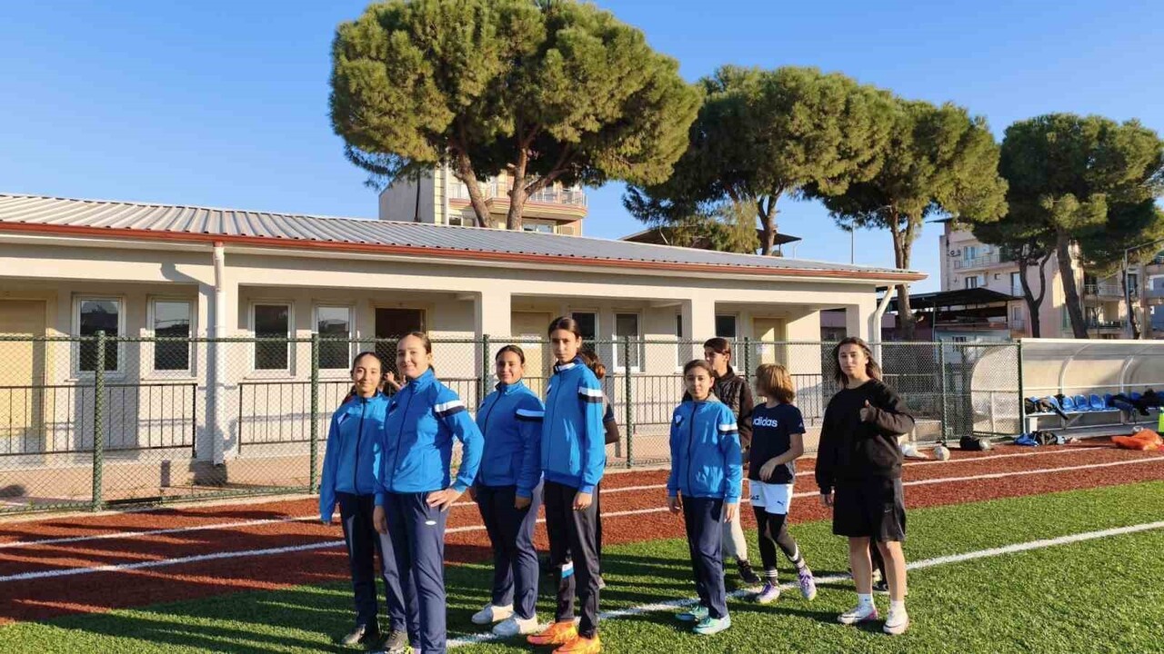 GERMENCİK BELEDİYE BAŞKANI BURAK ZENCİRCİ, KIZ VE ERKEK FUTBOL KURSLARININ PROFESYONEL EĞİTMENLER...