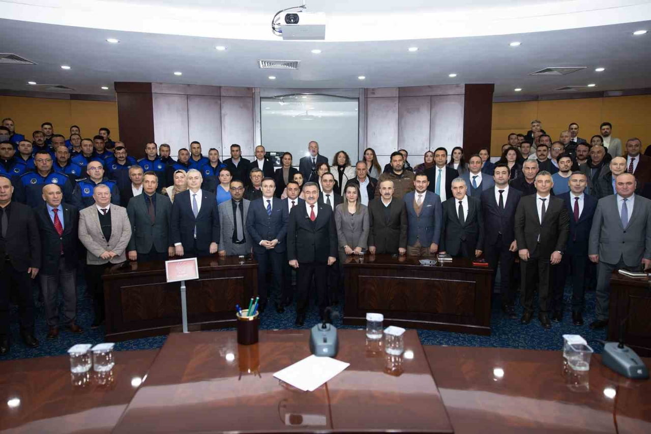 GÖLBAŞI BELEDİYE BAŞKANI YAKUP ODABAŞI YENİ YIL ÖNCESİ MEMURLARLA MÜJDELİ HABERİ PAYLAŞTI....