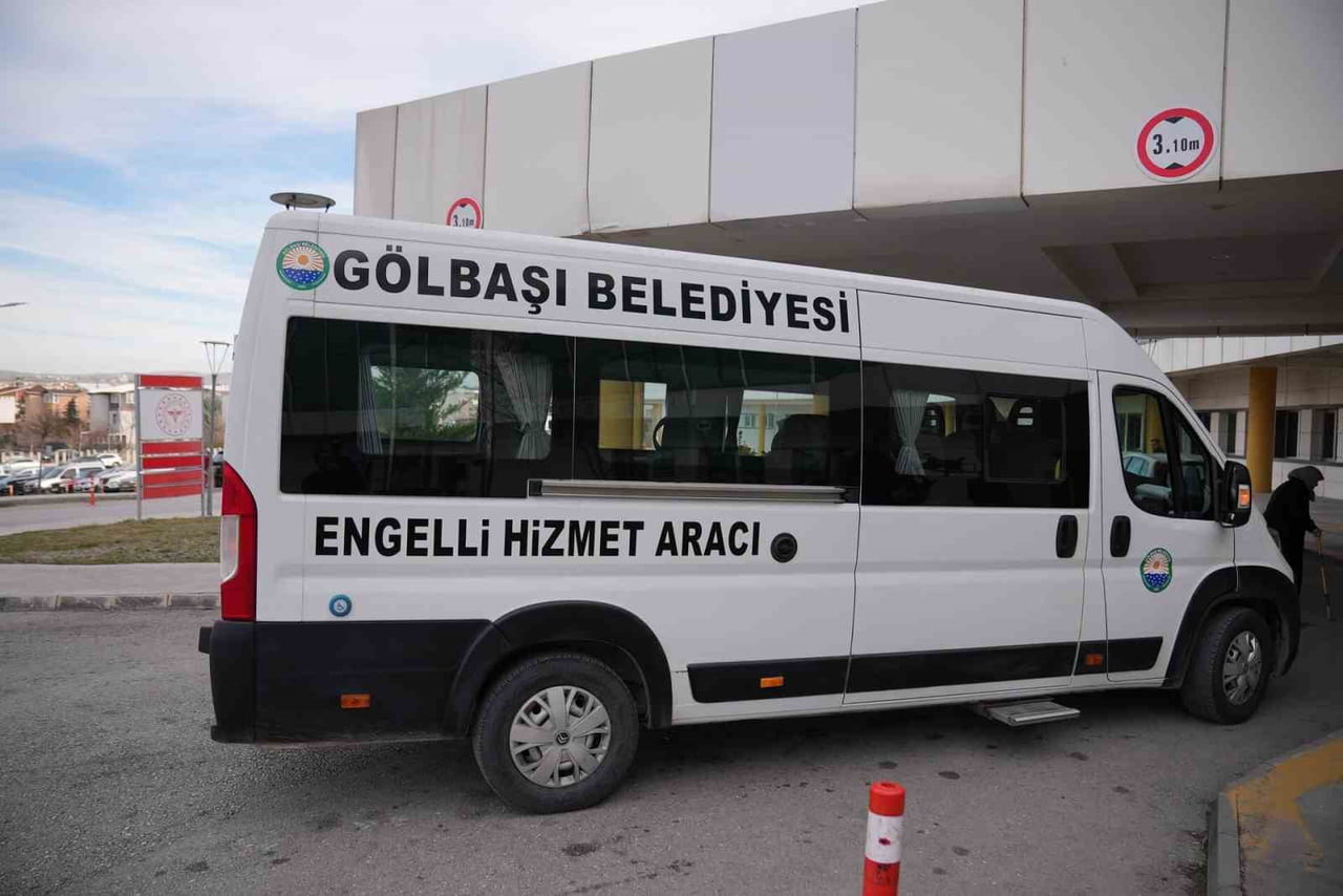 GÖLBAŞI BELEDİYESİ, SON BİR YILDA BİN 888 ENGELLİ VEYA HASTA VATANDAŞIN EV-HASTANE NAKİL İŞLEMİNİ...