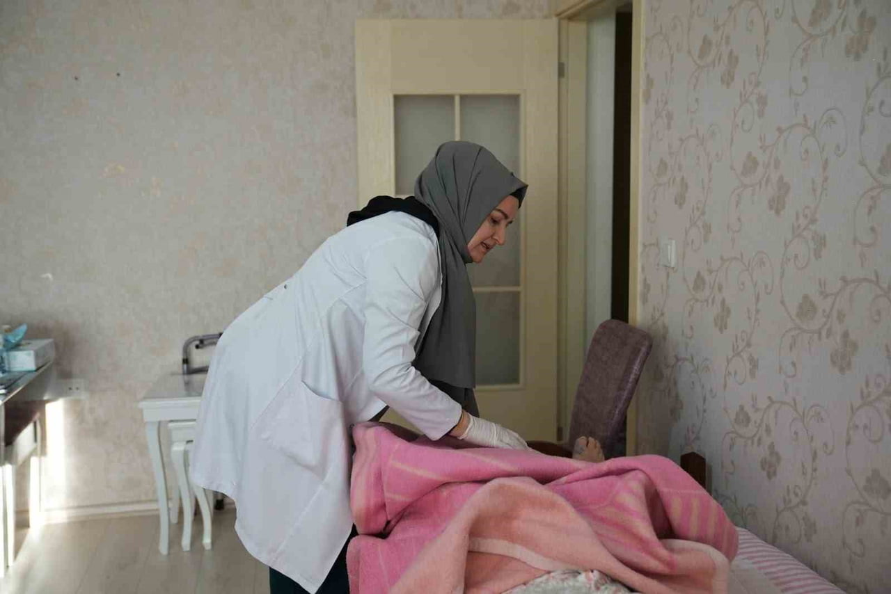 GÖLBAŞI BELEDİYESİ, ÜCRETSİZ EVDE BAKIM HİZMETİYLE YAŞLI, ÖZEL GEREKSİNİMLİ VE BAKIMA İHTİYAÇ...