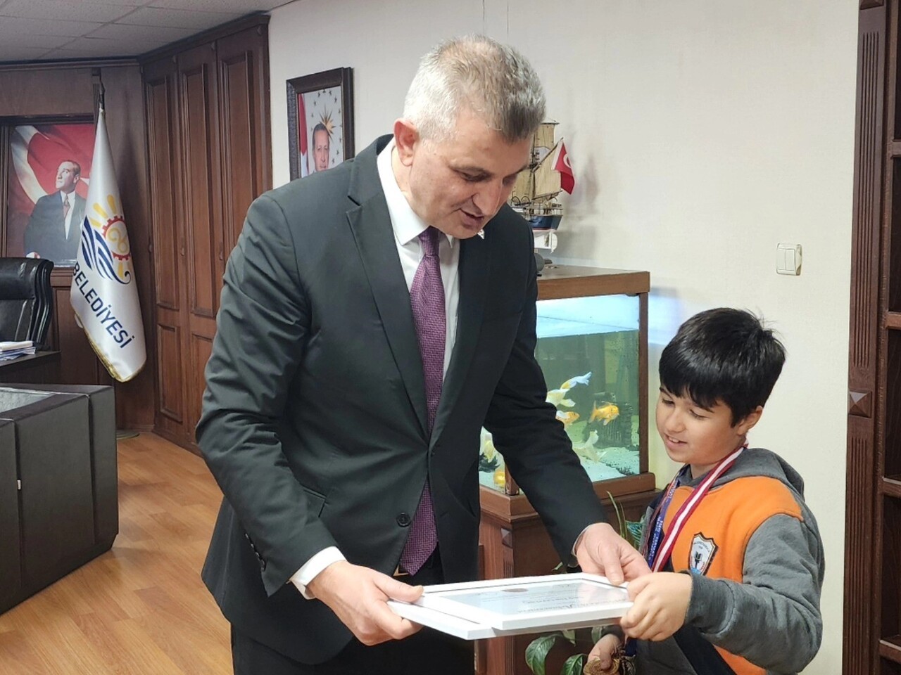 GÖLCÜK BELEDİYE BAŞKANI ALİ YILDIRIM SEZER, ULUSAL VE ULUSLARARASI MATEMATİK OLİMPİYATLARINDA 3...