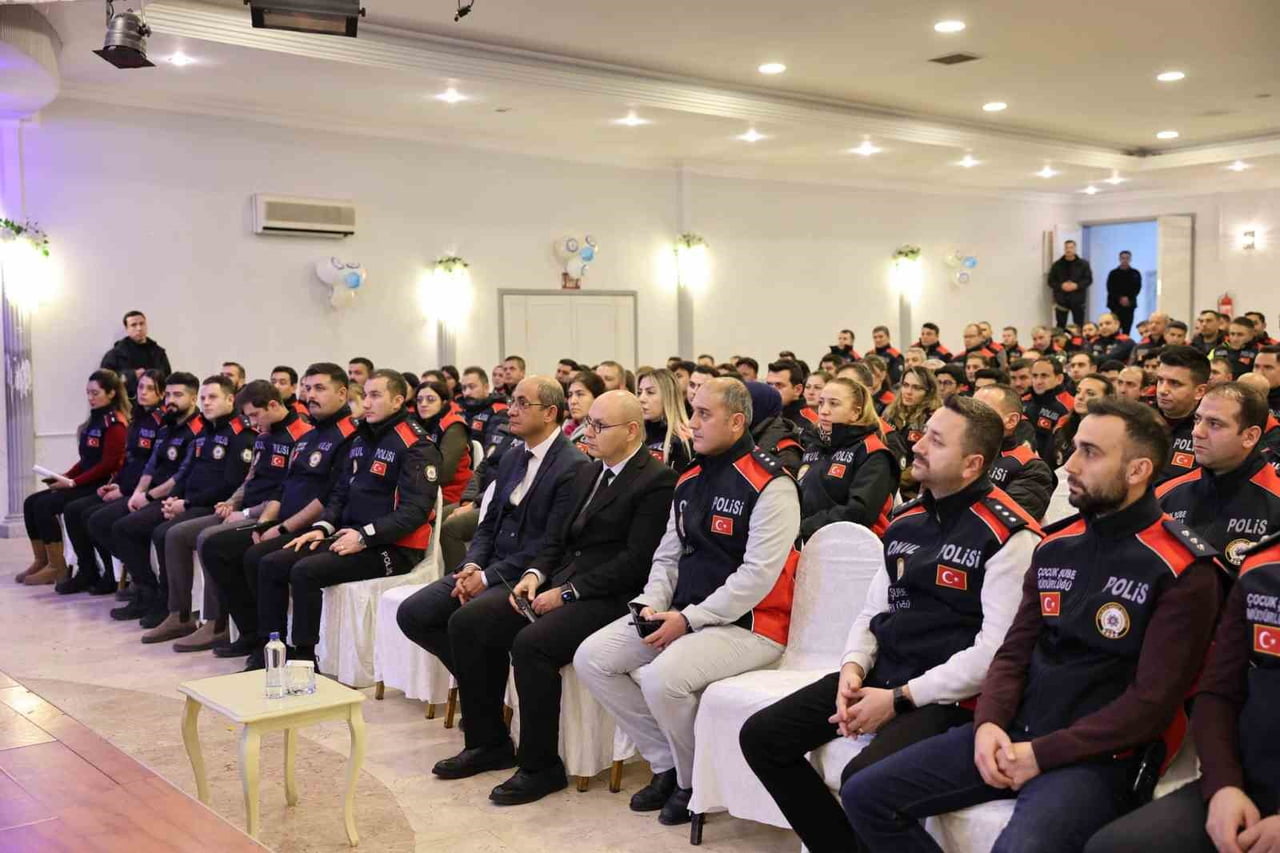 GÖREVE GELDİĞİ GÜNDE BU YANA OKULLARDA VE ÇEVRESİNDE GÜVENLİK NOKTASINDA HASSAS ÇALIŞMALAR YAPAN...