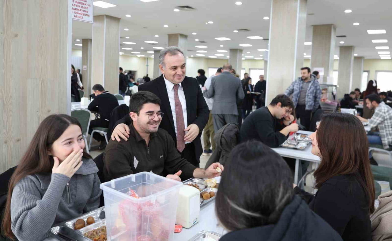 GÖREVE GELDİĞİ GÜNDEN BU YANA ÖĞRENCİLER İLE HER ZAMAN BİR ARAYA GELMEYE ÖZEN GÖSTEREN ERCİYES...