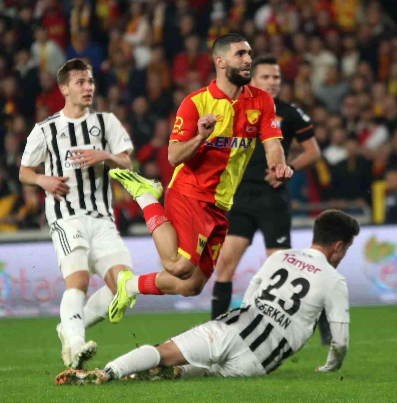 GÖZTEPE, AHMED ILDIZ'DAN 300 BİN EURO KAZANDI  (ARŞİV)