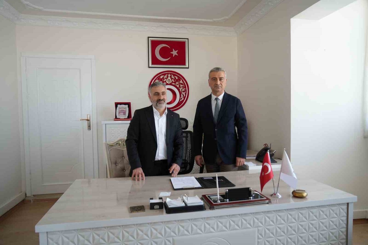 GÜLBEY GÜMÜŞTEKİN, DÜZENLENEN TÖRENLE KIZILAY MUŞ İL BAŞKANLIĞI GÖREVİNİ DEVRALDI