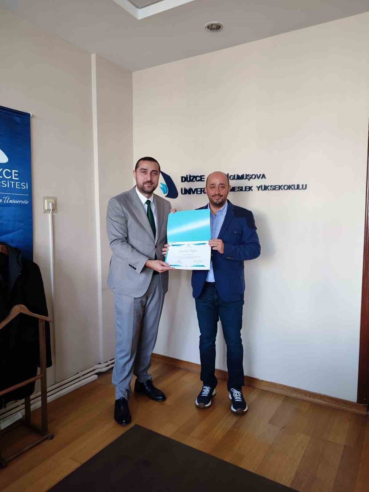 GÜMÜŞOVA MESLEK YÜKSEKOKULU’NDA ÖĞRENCİLER SEKTÖR TEMSİLCİLERİYLE BİR ARAYA GELDİ.