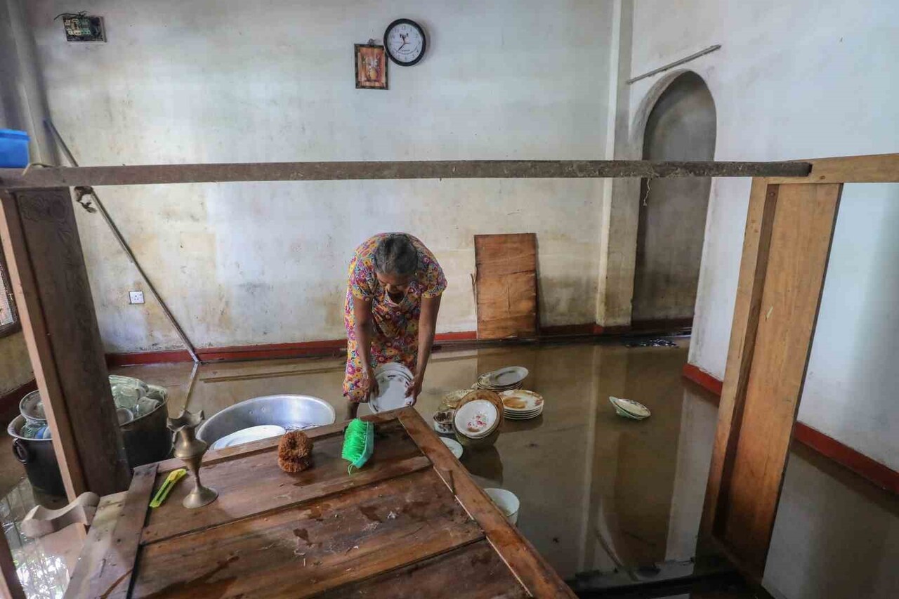 GÜNEY ASYA ÜLKELERİNDE ŞİDDETLİ YAĞIŞLARIN YOL AÇTIĞI SEL VE HEYELANLARDA HAYATINI KAYBEDENLERİN...