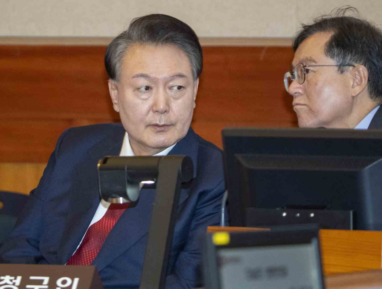 GÜNEY KORE'DE GEÇTİĞİMİZ YILIN ARALIK AYINDA İLAN ETTİĞİ SIKIYÖNETİM NEDENİYLE GÖREVDEN ALINAN VE...