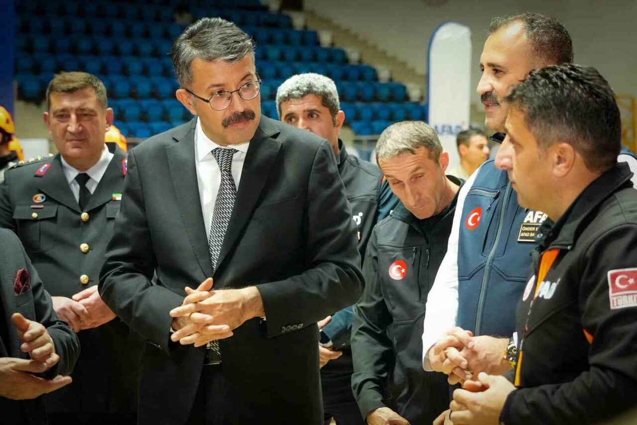 HAKKÂRİ’DE AFETLERE HAZIRLIK KAPASİTESİNİN GÜÇLENDİRİLMESİ AMACIYLA 3 BİN 48 KİŞİYE EĞİTİM...