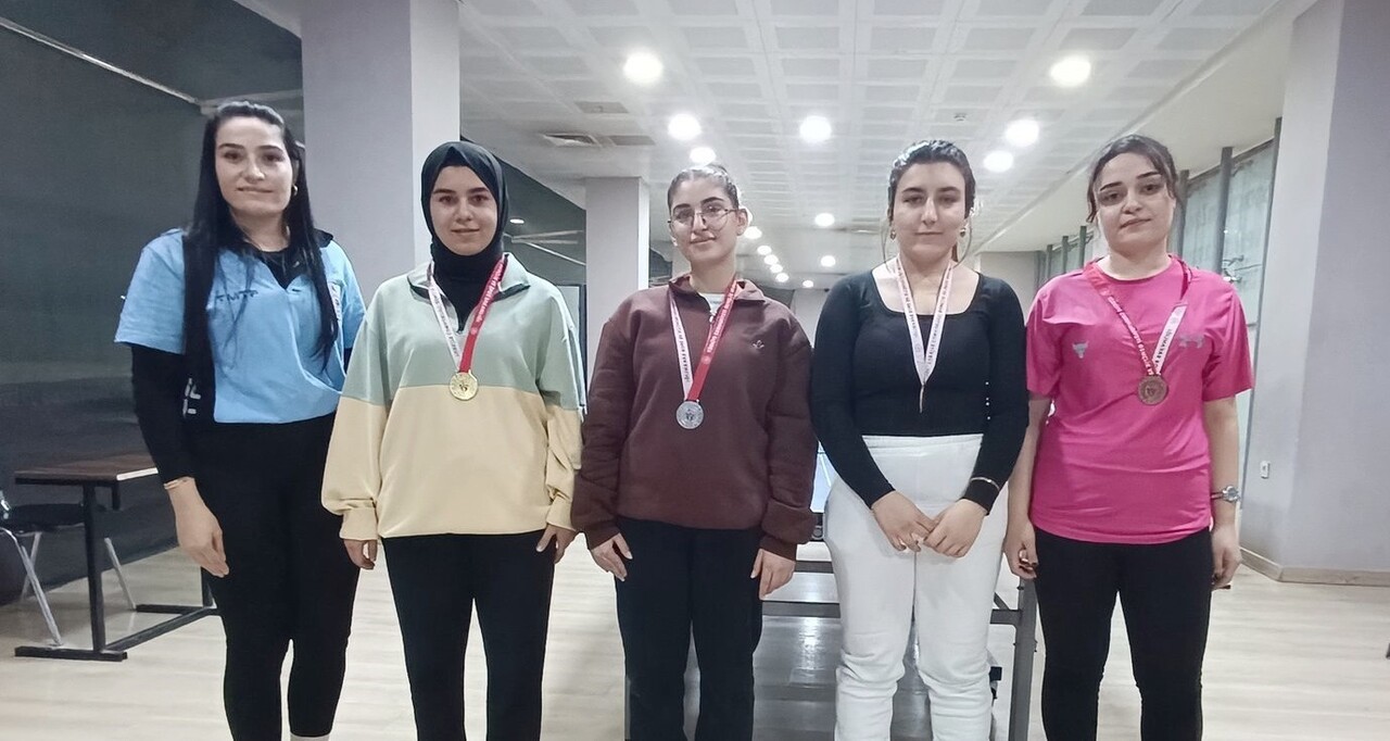 HAKKARİ GENÇLİK VE SPOR İL MÜDÜRLÜĞÜ BÜNYESİNDE DÜZENLENEN YURTLİG MASA TENİSİ İL BİRİNCİLİĞİ...