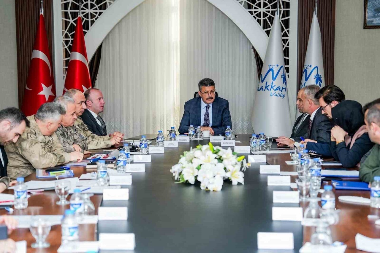 HAKKÂRİ VALİLİĞİ TOPLANTI SALONUNDA, "KADINA YÖNELİK ŞİDDETLE MÜCADELE İÇ GENELGESİ" KAPSAMINDA...