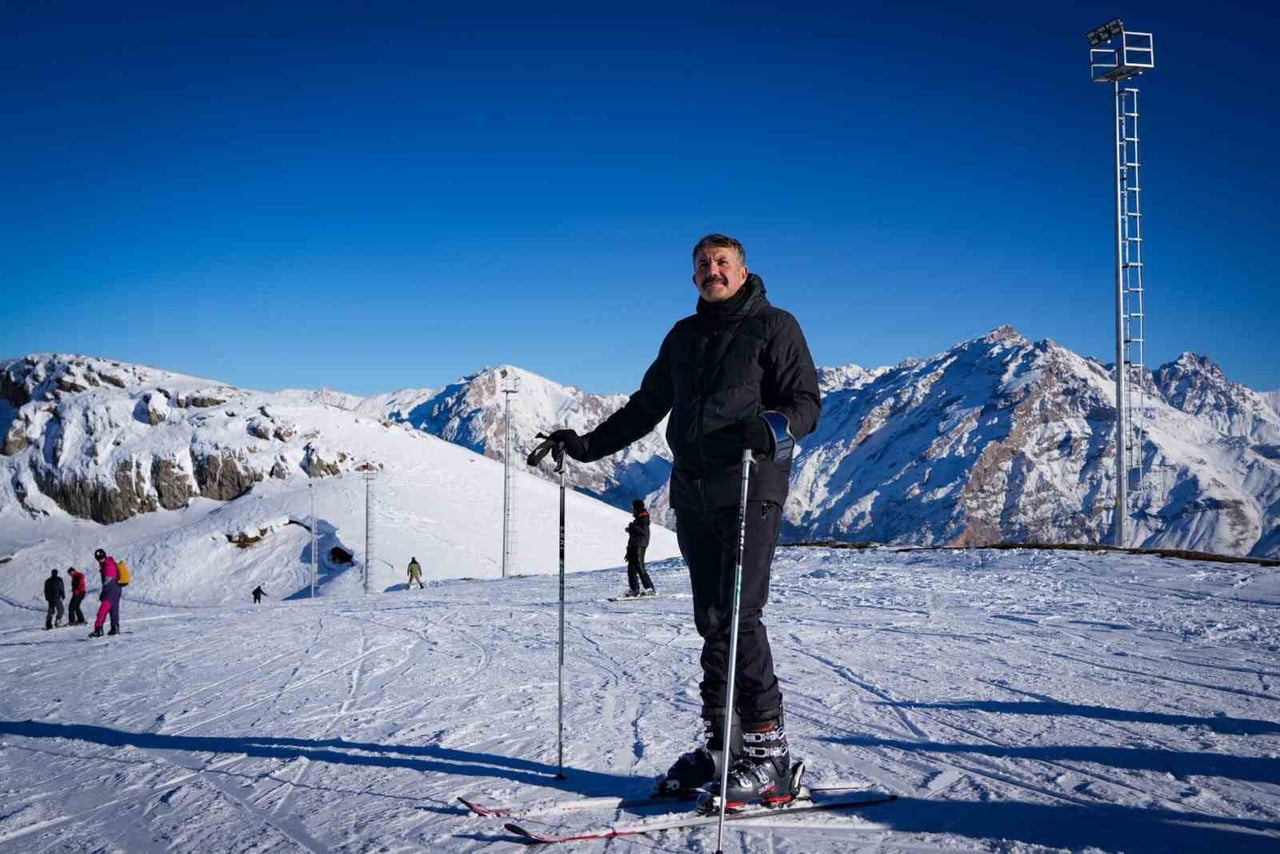 HAKKÂRİ VALİSİ ALİ ÇELİK, MERGABÜTAN KAYAK MERKEZİ’Nİ ZİYARET EDEREK YENİ KIŞ SEZONUNA İLİŞKİN...