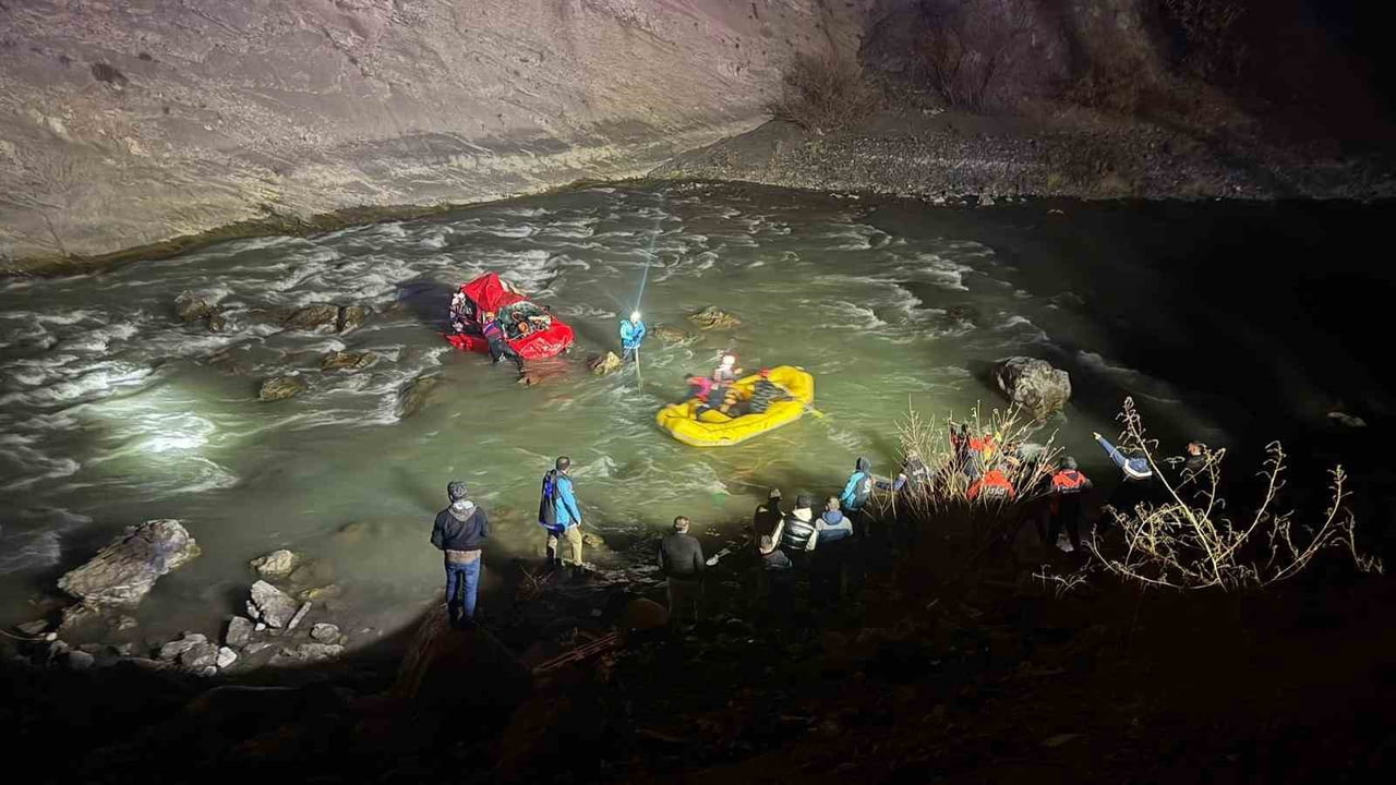 HAKKARİ-VAN KARAYOLU ÜZERİNDE BULUNAN SEYİR KAFE OTOPARKINDAN İDDİAYA GÖRE KALKIŞ YAPAN S.D....