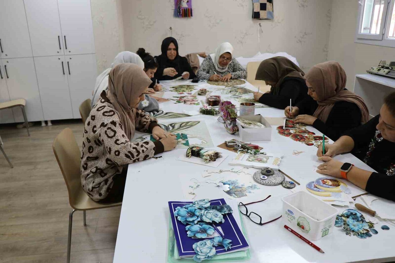 HALİLİYE’DE KADINLAR AİLE BÜTÇELERİNE KATKI SAĞLIYOR