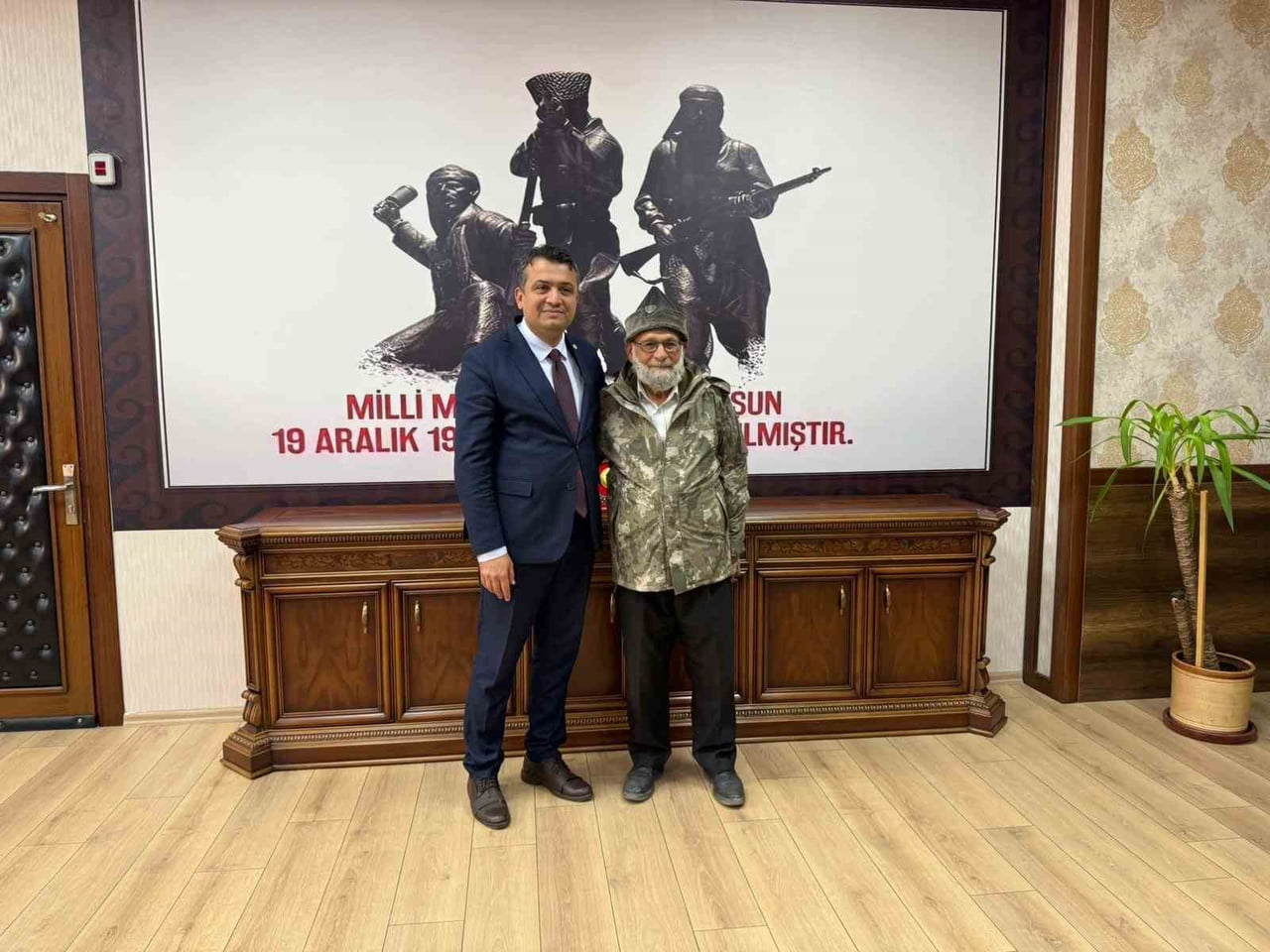 HATAY'IN DÖRTYOL İLÇESİNİN DAMAKLARDA TAT BIRAKAN MANDALİNASINI SINIR BÖLGESİNDE GÖREV YAPAN...